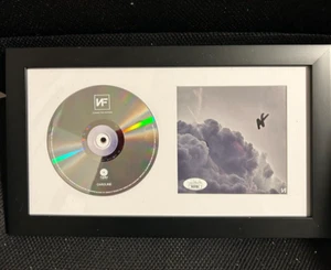 Folleto CD Nubes firmado NF enmarcado y mate con certificado de autenticidad JSA - Imagen 1 de 2