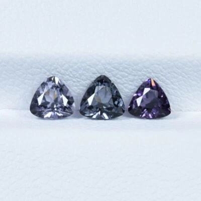 1.00 ct BEST GRADE LUSTER / NATURAL FANCY SPINEL - 3 Pcs Trillion Cut Gems Video - Image 1 of 2