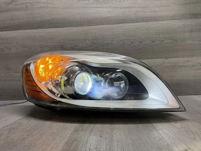2010-2013 VOLVO XC60 ADAPTIVE ABL XENON HID HEADLIGHT RIGHT RH 30763150 (L19) - Image 1 of 4