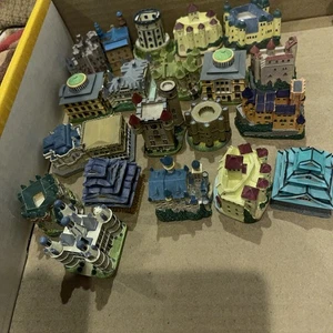 Juego de 21 Dedales Decorativos Lenox Grandes Castillos Algunos Dañados - Imagen 1 de 9