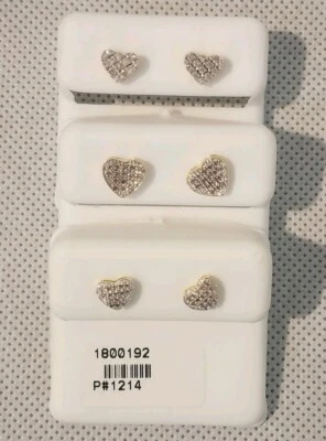 Nuevos aretes atornillados en forma de corazón de diamantes de oro de 10k Foto 1 de 4