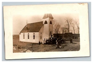 Cartolina d'epoca '900 RPPC gruppo foto chiesa di campagna - Foto 1 di 2