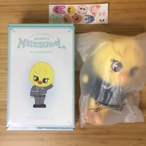 SKZOO Original 20 cm Peluche - Libro Ari - Traje Escolar Mágico Niños Perdidos SELLADO OG - Imagen 1 de 4