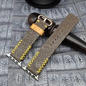 Cinturino orologio in pelle Stingray lucida per Apple Watch misura 42/44/45 mm - Foto 1 di 12