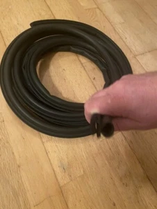 MGA 1500, 1600, 1600 MkII ROADSTER 'FURFLEX' DOOR RUBBER SEALS x 2 (724031) PAIR - Picture 1 of 2