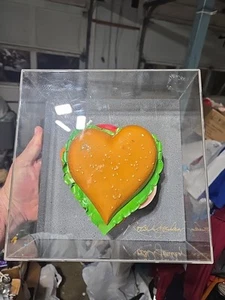 Cheeseburger Heart di Roark Gourley, firmato, in custodia protettiva plastica rigida - Foto 1 di 23