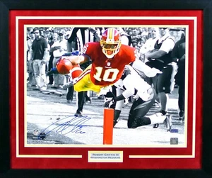 ROBERT GRIFFIN III RG3 AUTOGRAPHED WASHINGTON REDSKINS 16x20 FRAMED PHOTO JSA - Picture 1 of 1
