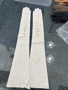 Vintage 24" lange Damen Handschuhe elfenbein Nylon 3 Perlenknöpfe: über dem Ellenbogen! - Bild 1 von 3