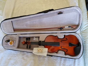 Brand new fullsize violin with bow, case, resin and chin rest - Picture 1 of 8