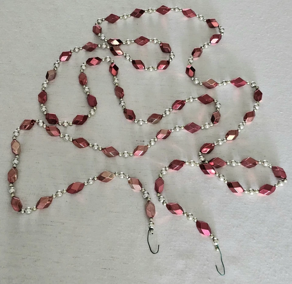 Guirnalda vintage roja y plateada con forma de diamante - 110" (aprox) Navidad  Foto 1 de 4