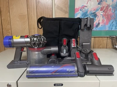 Aspiradora Dyson V7 Animal Pro con accesorios y bolsa *ROTA* *NECESITA BATERÍA* *PIEZAS* Foto 1 de 4