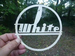 Vintage White Truck Emblem " wide Round badge - Bild 1 von 4