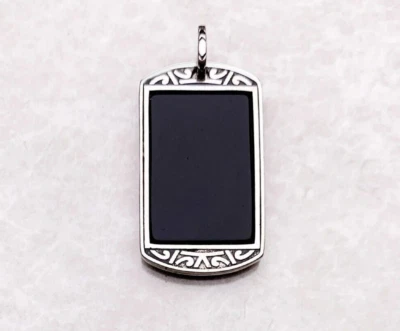 Dije colgante de ónix negro con etiqueta de perro de plata de ley 925 Foto 1 de 4