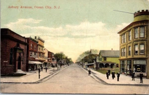 OCEAN CITY, NEW JERSEY - MENSCHEN ZU Fuß auf der belebten asbury avenue - alte postkarte - Bild 1 von 2