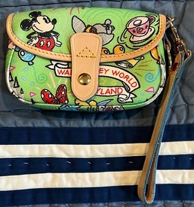 Dooney & Bourke DISNEYLAND Green Wristlet Bag - NEW without Tags - Picture 1 of 3