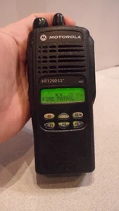 Motorola HT1250 LS+ UHF 450-512MHz 4W 32CH Two Way Radio AAH25SDH9DP7AN - Zdjęcie 1 z 4