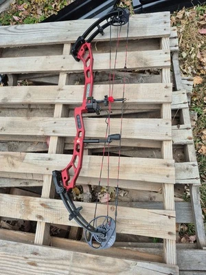 50 - 60#Draw Weight. Adjustable Draw Length. Right Hand. - Image 1 of 4