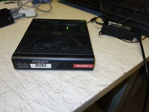 Cisco ASA 5506-X v05 Appliance firewall per la sicurezza di rete con alimentatore - Foto 1 di 4
