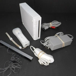 Nintendo Wii Gaming Console w/ Cords + Sensor White RVL-001(USA) Tested Works - Bild 1 von 7