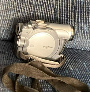 Hitachi DZ-MV730A DVD RAM + SD Card Camcorder With 16X Optical 240X Digital Zoom - Picture 1 of 5