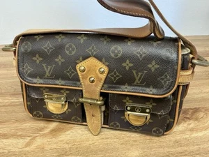 Louis Vuitton Hudson PM Shoulder Bag - Picture 1 of 22