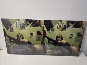 TAYLOR SWIFT - THE LIFE OF A SHOWGIRL THE SHINY BUG COLLECTION VINYL In Hand - Bild 1 von 6