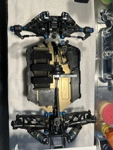 TEAM ASSOCIATED Factory Team RC8B3E ROLLER 1/8 Scale Buggy Remote Control  - Picture 1 of 12