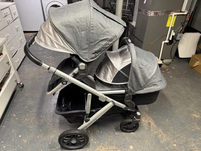 UPPAbaby Vista Stroller with Bassinet Travel Bag And More - READ -Pickup $75 Off - Image 1 of 4