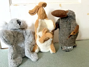 3 Jozzies Plüschpuppen, Australische Beuteltiere, Känguru & Baby, Koala, Schnabeltier - Bild 1 von 24