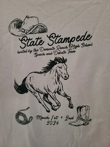 Camiseta Mustang Torneo Discurso y Debate Estado de Nevada 2024, Unisex 3XL, NUEVA - Imagen 1 de 4