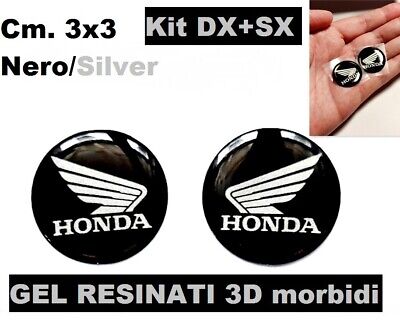 2 Adesivi HONDA Cm.3x3 Resinati Morbidi Ala Scritta Stemma Logo MOTO 3D  • 6.40€