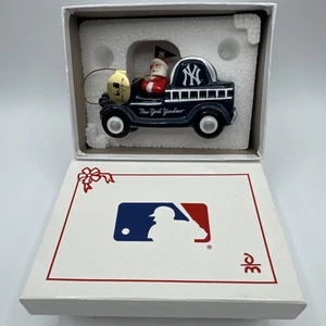 New York Yankees 2020 Ornament Santa's Festive Fire Truck Danbury Mint - Bild 1 von 15