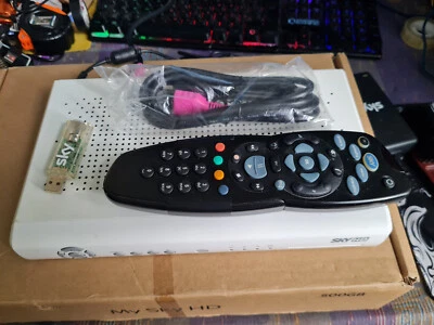 Decoder SKY HD Pace Modello DS830NS + Chiavetta Digitale Terrestre - Immagine 1 di 4