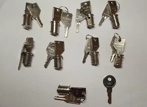 Je 9 HON Schloss Kern Ersatz Kit mit 2 Schlüsseln - Chrom - unterschiedlich gleichschließend - Bild 1 von 5