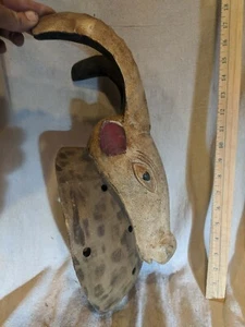 Lebensechte gehörnte Tiermaske - tolles geschnitztes Detail - authentische afrikanische Holzkunst - Bild 1 von 5