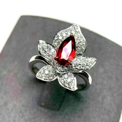 Precioso anillo de flores con halo de diamantes rojos talla pera de 3 quilates de oro blanco de 14 quilates talla grande 6-12 Foto 1 de 4