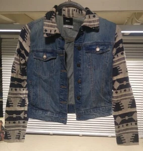 Urban Outfitters Denim Wash MEDIUM SizeJacket With Aztec Print Sleeve Collar EUC - Picture 1 of 11