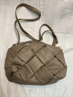 BOLSO BANDOLERA VALENTINA FLORE CUERO MARRÓN TOPO 12" X 8" X 3" Foto 1 de 4