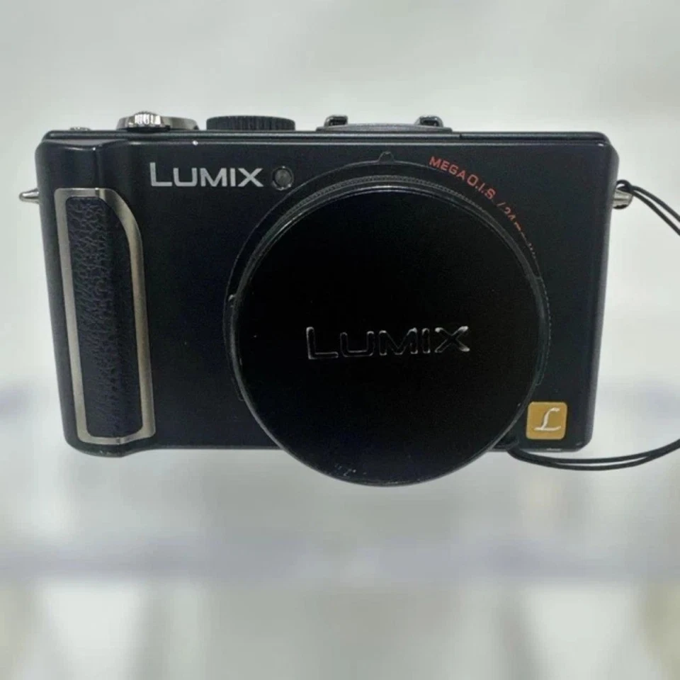 Panasonic LUMIX DMC-LX3 Digital Camera  10.1-megapixel sensor 2.5x Optical Zoom - Image 1 of 4