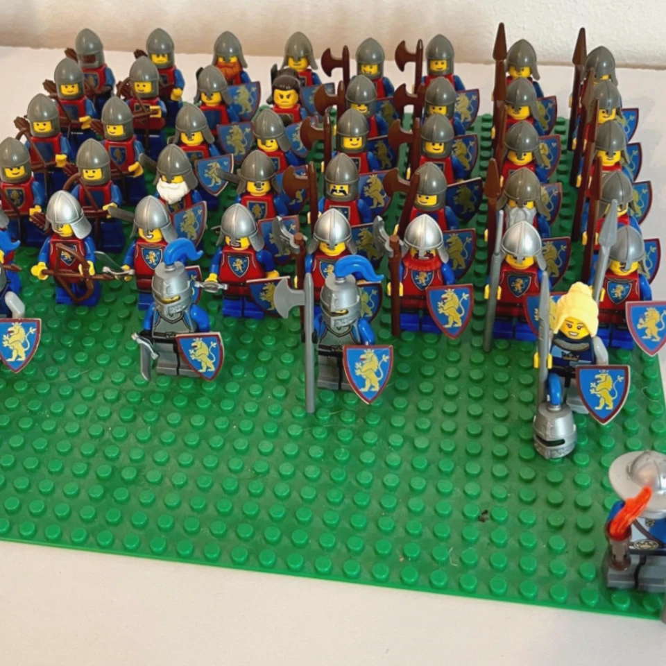 Lote a granel de 3 minifiguras de castillo Lego caballero halcón negro lote de minifiguras caballero león Foto 1 de 4