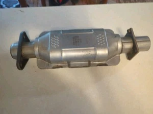 Catalytic Converter-Pre-OBDII Direct Fit Eastern Mfg 863137 EM5100 2 1/4 In/Out - Picture 1 of 12