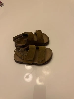 Sandalia Zara para niños pequeños 7 (23) Foto 1 de 4