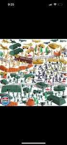 IQ Toys Enorme Set Base Militare 300 Pezzi, 200 Soldatini e 100 Accessori Esercito - Foto 1 di 16