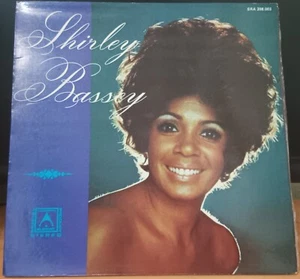 Shirley Bassey - self titled LP record excellent, gatefold cover VG+ - Picture 1 of 4