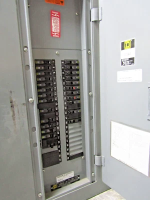 ✌️SQUARE D 225 AMP NQOD442L224CU MAIN LUG PANELBOARD 3∅ 208/120 VAC 42 CIRCUIT - Image 1 of 4