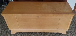 Vintage Full Size, Lane Mid Century. Blond Cedar Blanket Chest- LOCK REMOVED - Picture 1 of 8