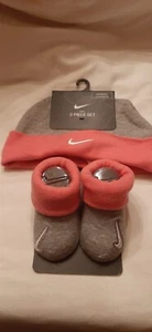 Nike Newborn (0-6) Months 2 Piece Set Hat And Booties Gray, Pink and White New - Picture 1 of 3