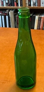VINTAGE 7UP GREEN GLASS EMBOSSED SODA BOTTLE 1537-1 Collectible Advertising - Picture 1 of 4