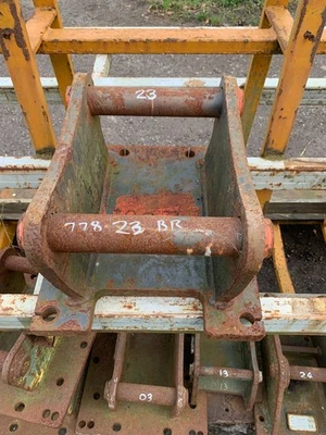 Excavator breaker/ attachment headstock,  50mm pins...8 ton...... £220+VAT - Image 1 of 3