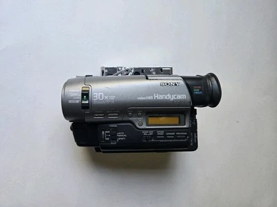 Sony CCD-TR930 Video Hi8 Handycam 30x Zoom - Parts / Repair - Image 1 of 4